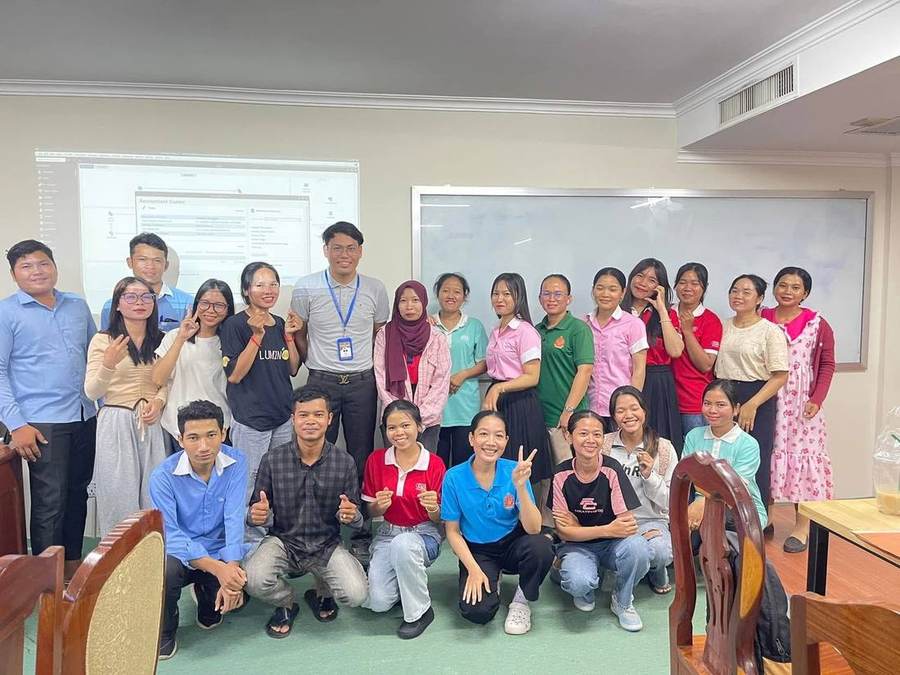 Lysong Sun with students after class